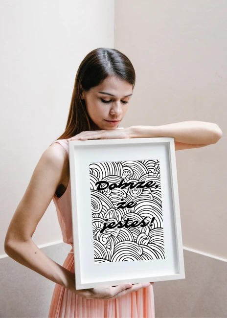 plakat-do-kolorowania-dobrze-ze-jestes-kobieta-z-ramka.png